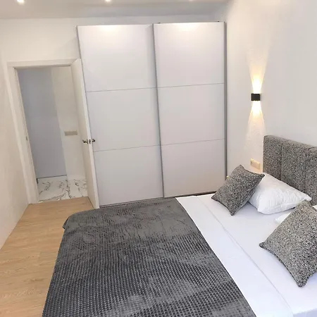 Aparthotel брюховичі лісопаркова зона 20 хв на авто до площі ринок 3*