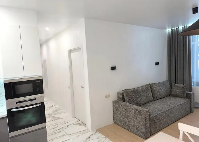 брюховичі лісопаркова зона 20 хв на авто до площі ринок 3*