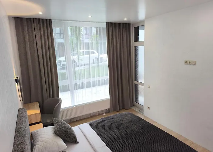 брюховичі лісопаркова зона 20 хв на авто до площі ринок מלון דירות 3*